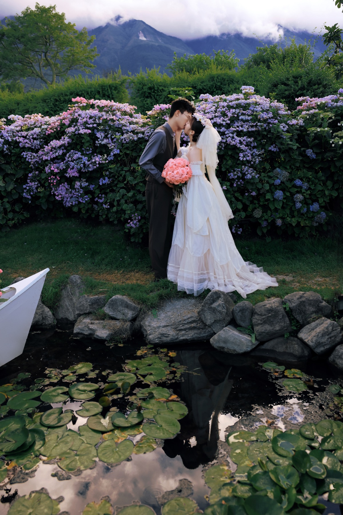 冯泽霖与阙美婷在法式花园中的婚纱照